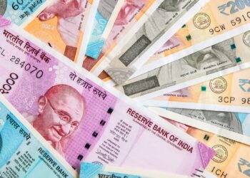 USD/INR: Rupee Trades Lower, Retail Inflation Disappoints
