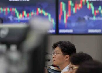 Tech stocks continue to pull back, dragging market lower