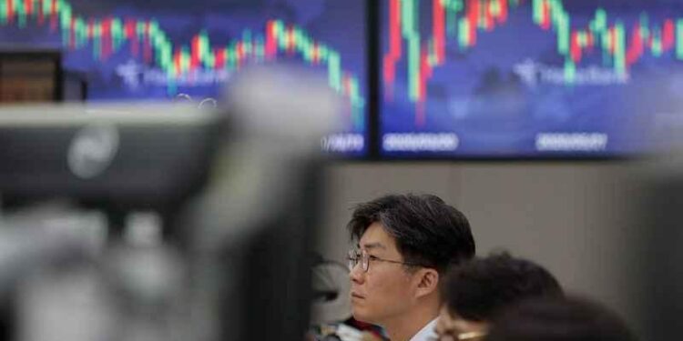 Tech stocks continue to pull back, dragging market lower