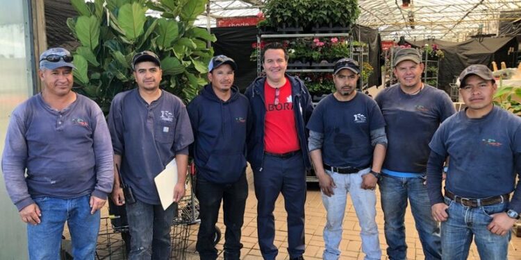 Vancouver startup banks on a niche: unbanked seasonal farm workers