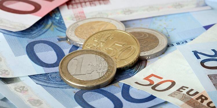 EUR/USD risks extra losses below 1.2050 – UOB