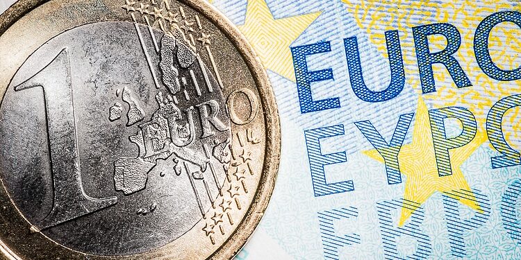 EUR/USD flirts with weekly top around 1.1340 area amid subdued trading action