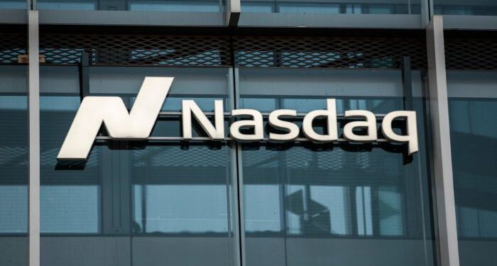 Nasdaq 100 Breaks Lower Despite Tesla Earnings Foothold, Dollar Rebounds Ahead of PMIs