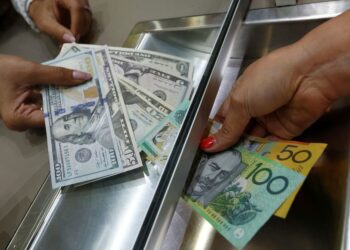 Aussie jumps, kiwi slumps after inflation data
