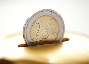 Bears in play while below 1.0950