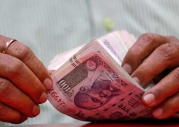 Does Indian currency note with anything written on it become invalid?
