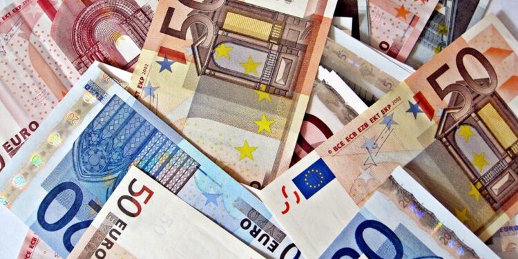FOREX-Euro falls against the dollar after euro zone inflation data