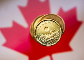 Canadian dlr forecasts stay upbeat as analysts eye global recovery