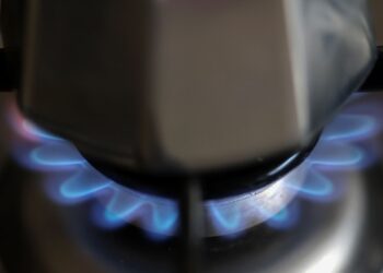 (EUR USD) Euro Bears Warn Market Is Ignoring Risk of Another Energy Crisis