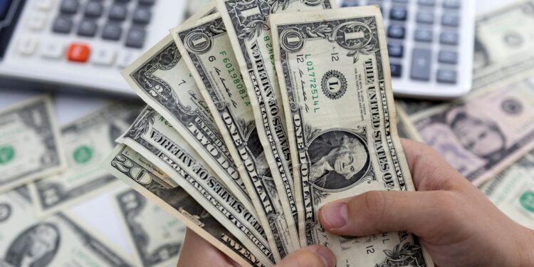 Dollar weakens on further signs of slowdown, euro rebounds