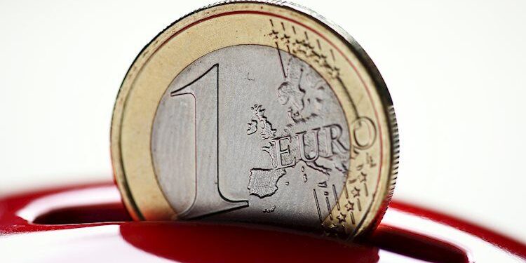 EUR/USD reclaims 1.0900 after a V-shape recovery inspired by weak US Manufacturing PMI