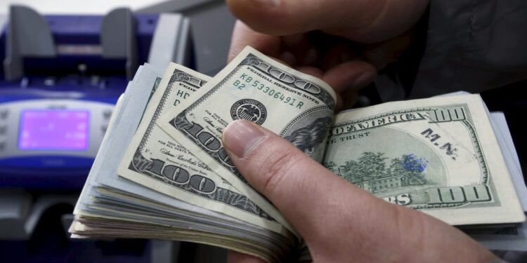 Warren Buffett and Paul Krugman Aren’t Worried About De-Dollarization
