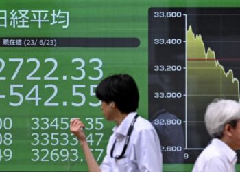 Asian markets slide as investors fear more rate hikes by major central banks
