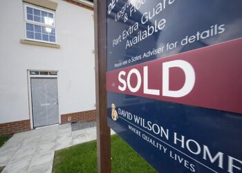 Brokers urge borrowers to fix deals after lenders hiked rates to a 25-year high