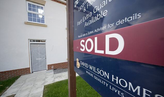 Brokers urge borrowers to fix deals after lenders hiked rates to a 25-year high