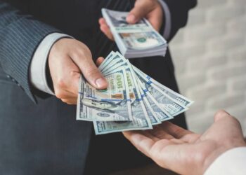 Mark Lister: Is the US dollar at risk of being dethroned?