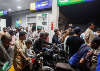 Pakistan clinches last-gasp $3 billion IMF bailout