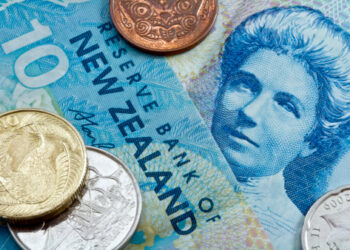 New Zealand Dollar Slips Despite Solid Services Release