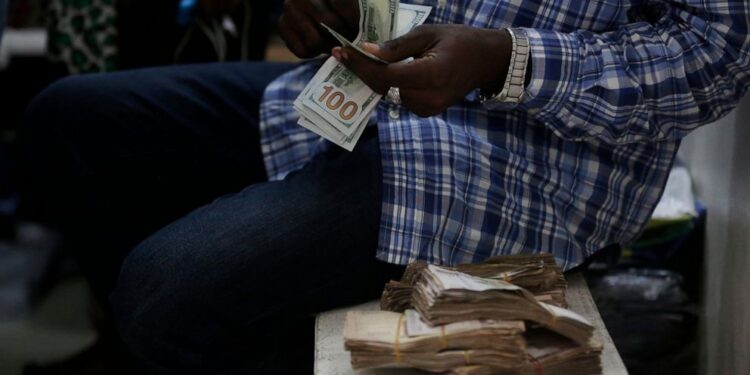 Nigeria lets market set currency exchange rate to stabilize economy, woo investors