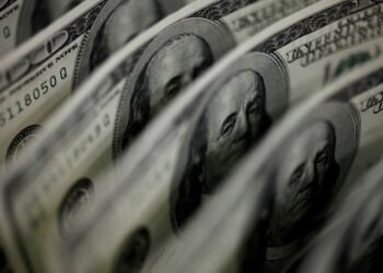 US dollar share of global reserves edges up in Q1, euro’s share dips