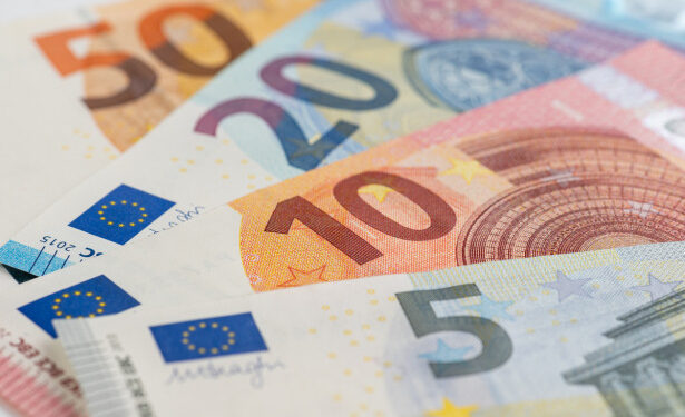 EUR/USD Weekly Price Forecast – Euro Continues to Show Indecision