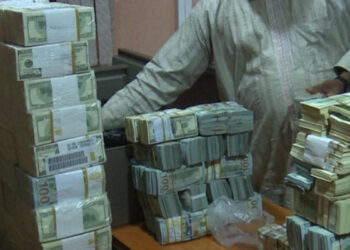 FIA busts Hundi gang, recovers currency worth billions during raid in Karachi