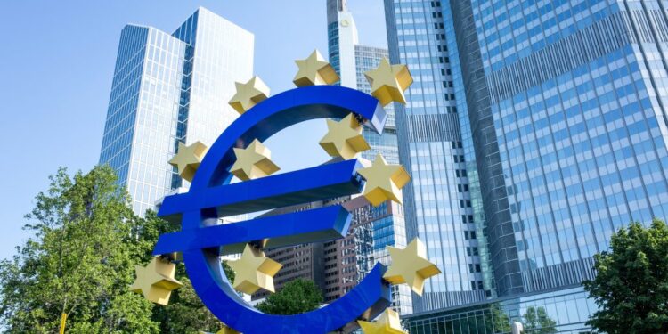 EUR/USD shrugs as ECB holds rates
