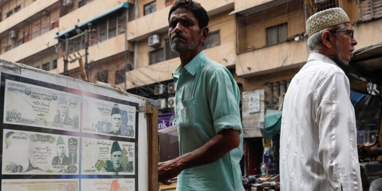 Pakistan’s military helps stifle currency black market to stabilise rupee