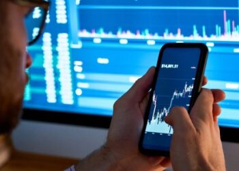 Global Currency Reserve (GCR) has a Bullish Sentiment Score, is Rising, and Underperforming the Crypto Market Tuesday: What’s Next?