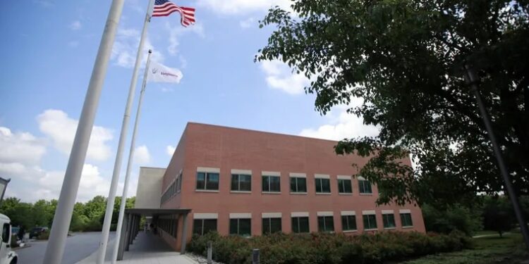 Vanguard ends wrongful firing cases for whistleblower, broker
