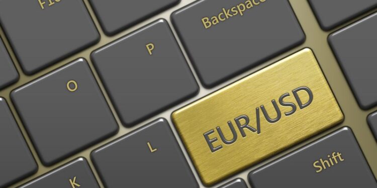 Kurs EUR/USD odbija po danych ZEW