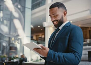 Brokers name 2 ASX growth shares to buy in November