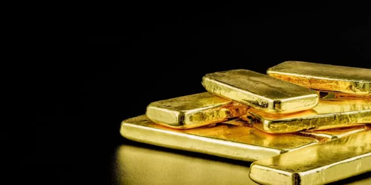 XAUUSD “trapped” ahead of US retail sales data