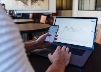 3 Advantages of Investing With a Stock Trading App Instead of With a Traditional Broker