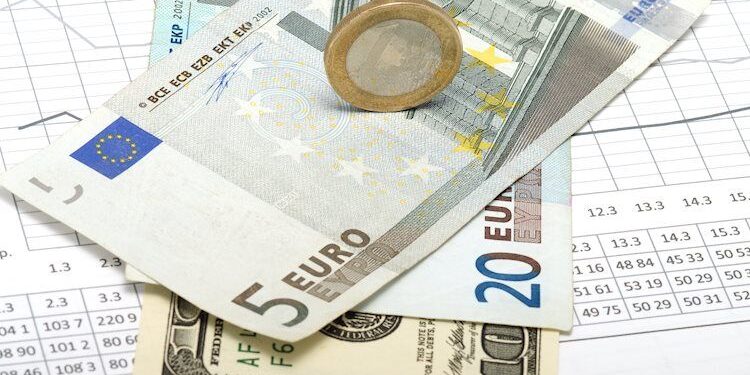 EUR/USD cae por debajo de 1.0600, mientras las Minutas del FOMC mantienen la incertidumbre, a la espera del IPC de EE.UU.