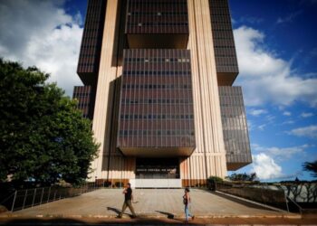 Brazil Central Bank to Roll Over Currency Swaps Expiring in January