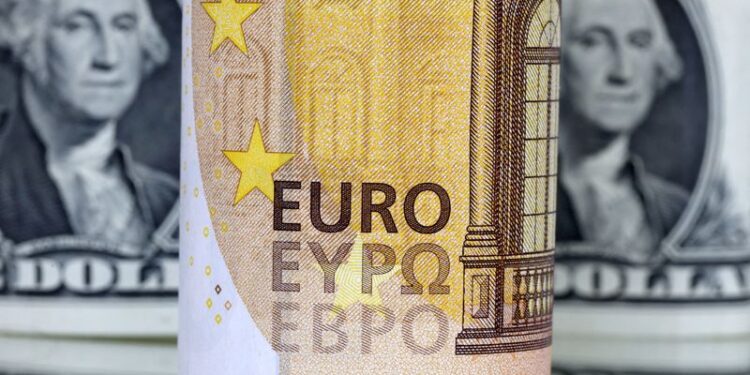 La Fed fait remonter EUR/USD après une chute initiale, cap sur le rapport NFP Par Investing.com