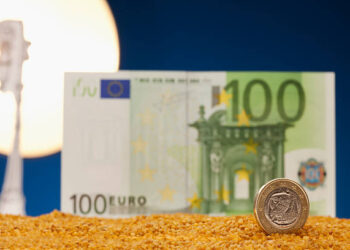 EUR/USD: Regains Traction But Recovery Faces Strong Headwinds