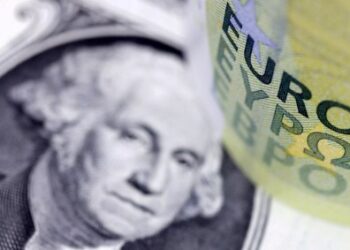 EUR/USD dips as dollar rebounds from related losses