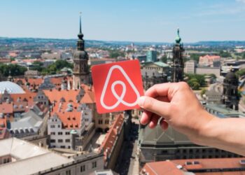 Airbnb Raises Guest Service Fees 2% for X-Currency Bookings
