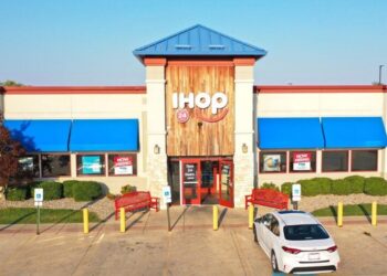 Marcus & Millichap Brokers Sale of IHOP in Springfield