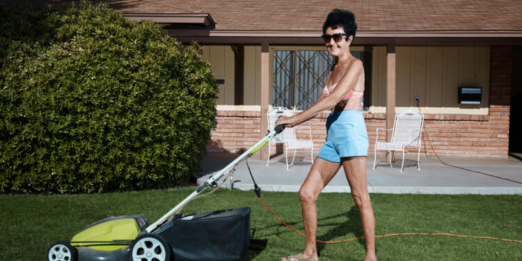 The Secret Broker: Then I saw her shorts… now I want to leave her!