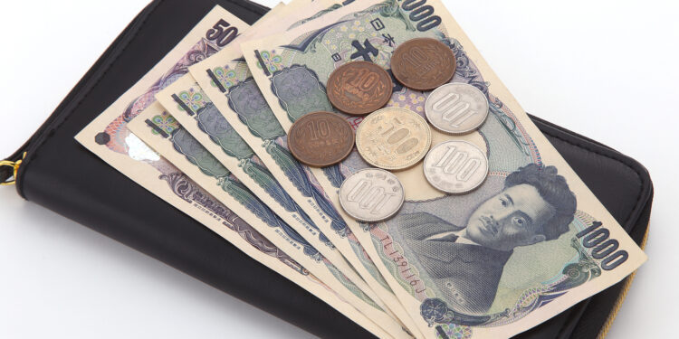 Using and Exchanging Money in Japan