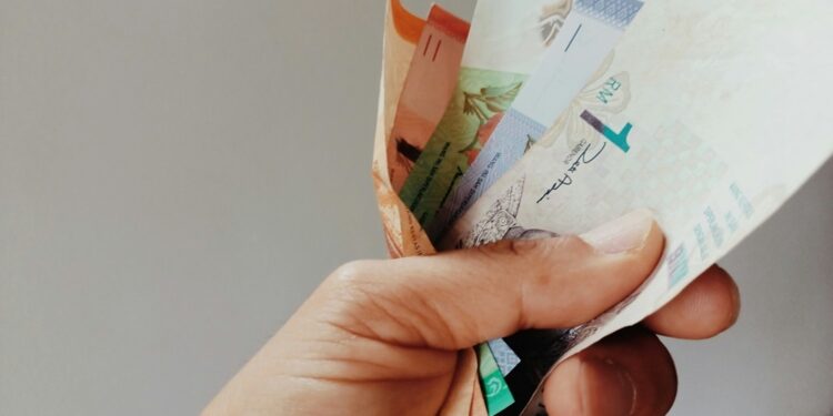 Fluctuations in currency exchange: When should we worry? ― Azian Madun