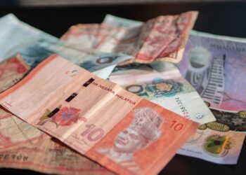Fluctuations in currency exchange: When should we worry?