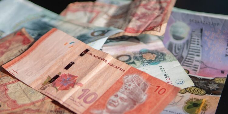 Fluctuations in currency exchange: When should we worry?