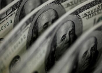 Dollar and Yen steady as markets anticipate central bank decisions