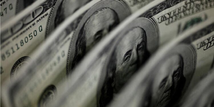 Dollar and Yen steady as markets anticipate central bank decisions