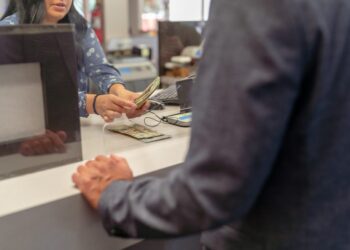 Traveling Abroad? Order Currency Before You Go