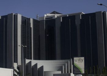 Nigerians react on letting market set currency exchange rate